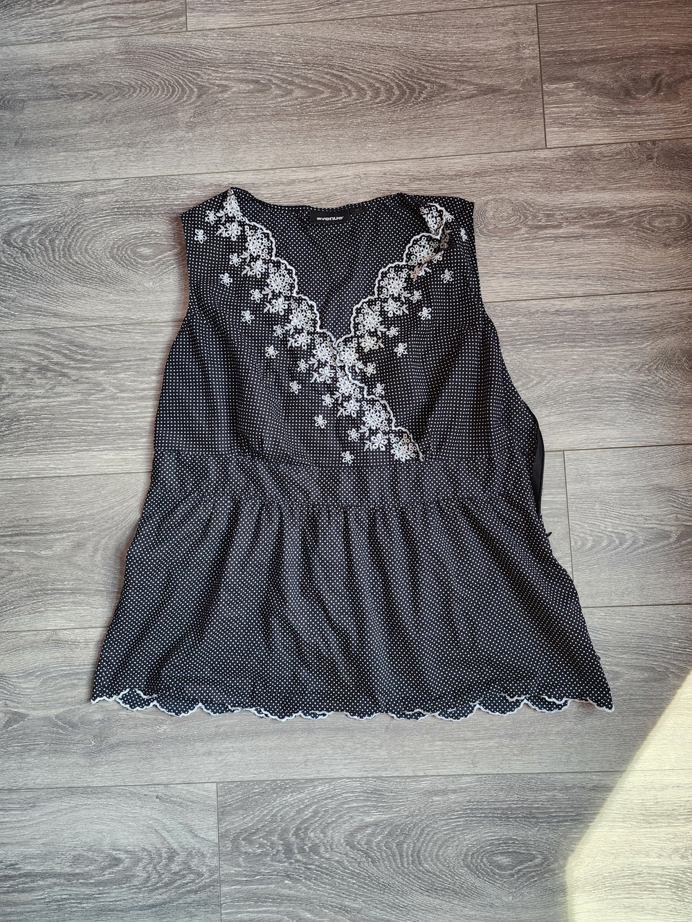 Black & White Polka Dot Babydoll Top Embroidered Wrap V Neckline 14/16 Y2K